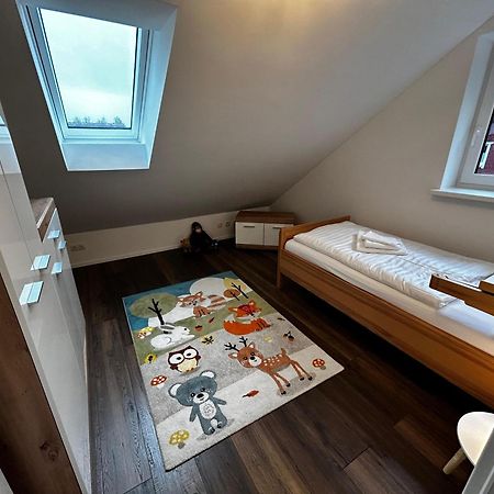 Moderne Ferienwohnung Fuer Familien Im Dachgeschoss Bosau Luaran gambar