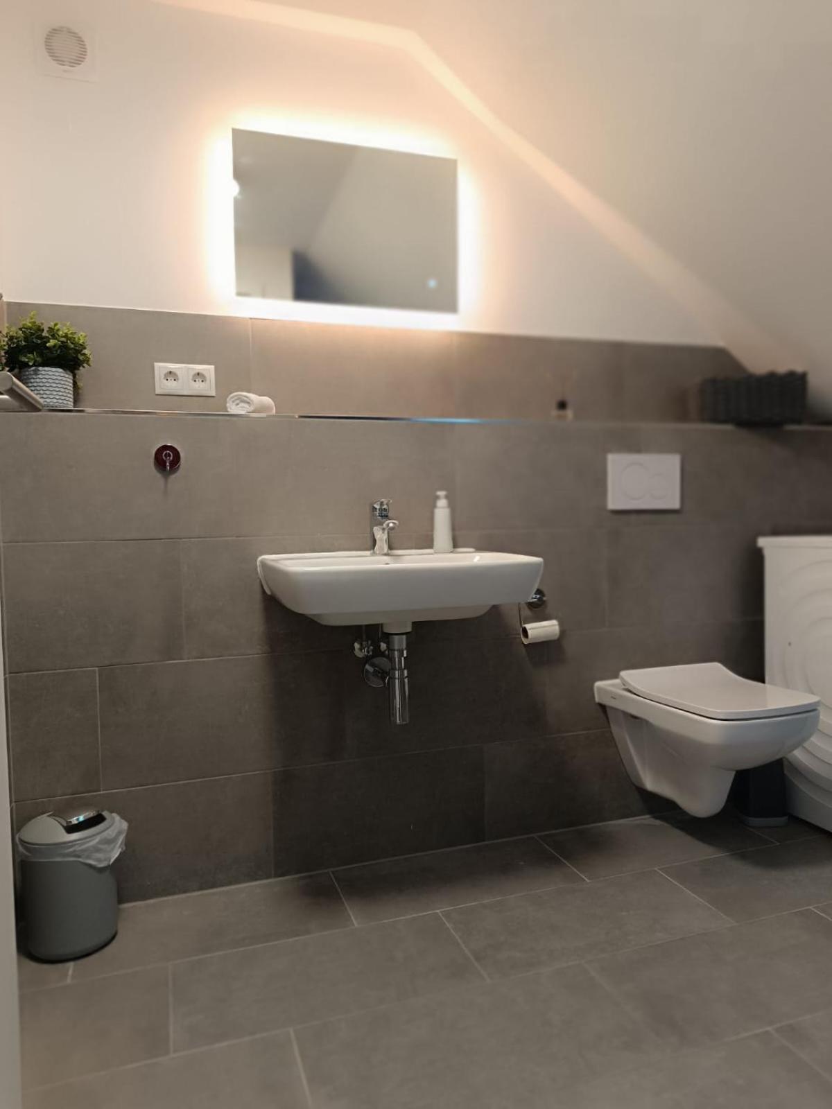 Moderne Ferienwohnung Fuer Familien Im Dachgeschoss Bosau Luaran gambar