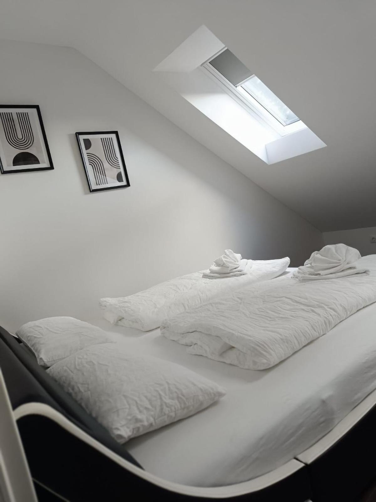 Moderne Ferienwohnung Fuer Familien Im Dachgeschoss Bosau Luaran gambar