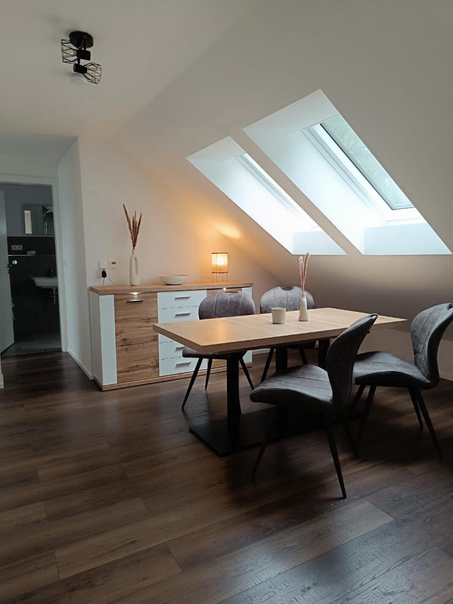 Moderne Ferienwohnung Fuer Familien Im Dachgeschoss Bosau Luaran gambar